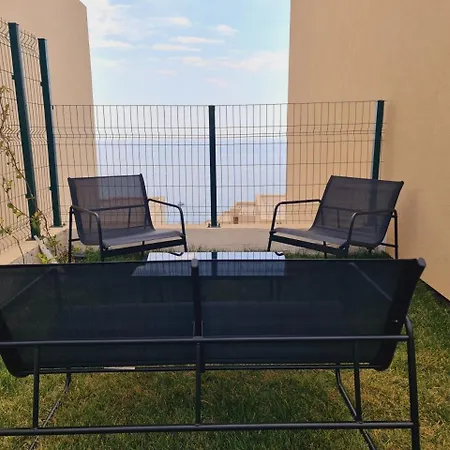 Hostora Coast 팔라서