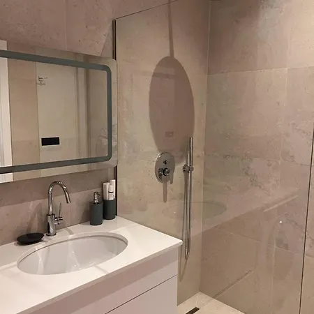 Hostora Coast 팔라서