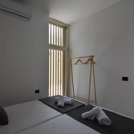 Hostora Coast Paljasa