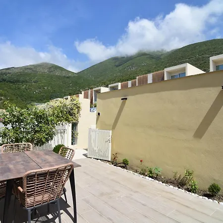 Hostora Coast Palasë