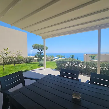 Hostora Coast Palasë