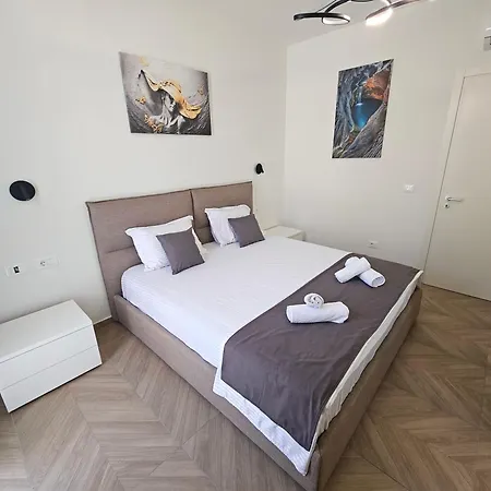 Hostora Coast * Paljasa