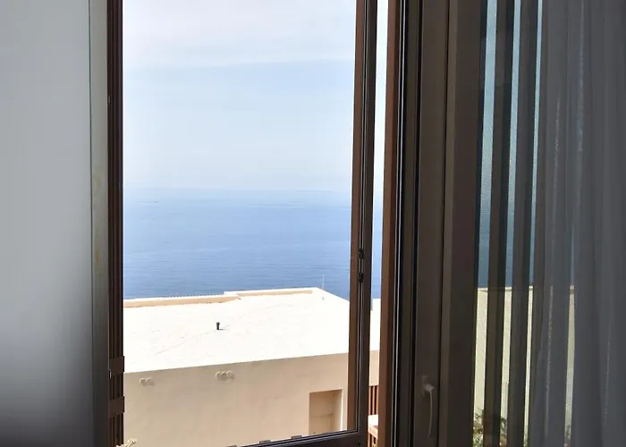 Hostora Coast Palasë